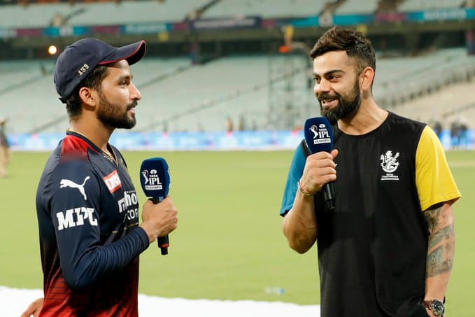 LSG vs RCB, IPL 2022: जब रजत पाटीदार ने विराट कोहली को अपने सरनेम का सही उच्चारण बताया, देखें VIDEO LSG vs RCB, IPL 2022: जब रजत पाटीदार ने विराट कोहली को अपने सरनेम का सही उच्चारण बताया, देखें VIDEO