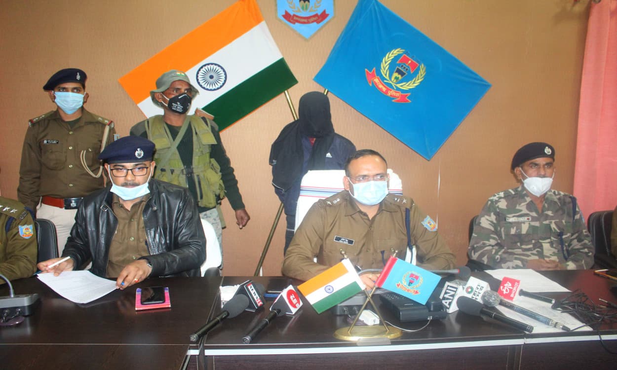 नकली नोट चलाने वाले गिराेह का भंडाफोड़, पुलिस ने डुमरी के एक आरोपी को किया गिरफ्तार