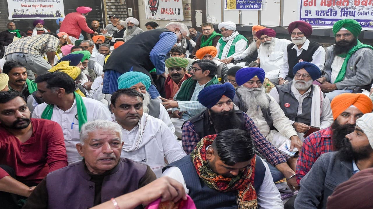 Farm Laws Repeal : किसान मोर्चा का पीएम नरेंद्र मोदी के नाम खुला खत, रखीं ये छह मांगें Farm Laws Repeal : किसान मोर्चा का पीएम नरेंद्र मोदी के नाम खुला खत, रखीं ये छह मांगें