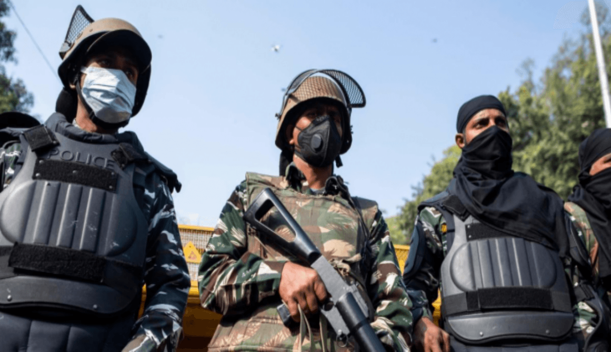 Farmers protest : यूपी पुलिस ने किसान एकता संगठन के अध्यक्ष और समर्थकों को किया हाउस अरेस्ट, दिल्ली कूच का था प्लान