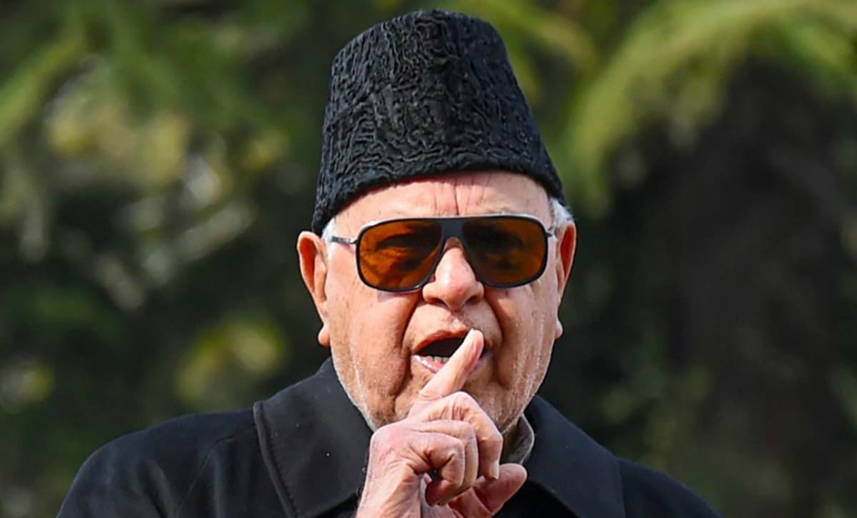 कोरोना वायरस की रोकथाम के लिए फारूक अब्दुल्ला ने सांसद निधि से एक करोड़ दिये