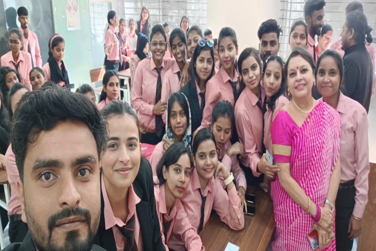 रांची का मारवाड़ी कॉलेज: फैशन डिजाइनिंग डिपार्टमेंट का शानदार प्रदर्शन, 12 स्टूडेंट्स को प्लेसमेंट, खिले चेहरे