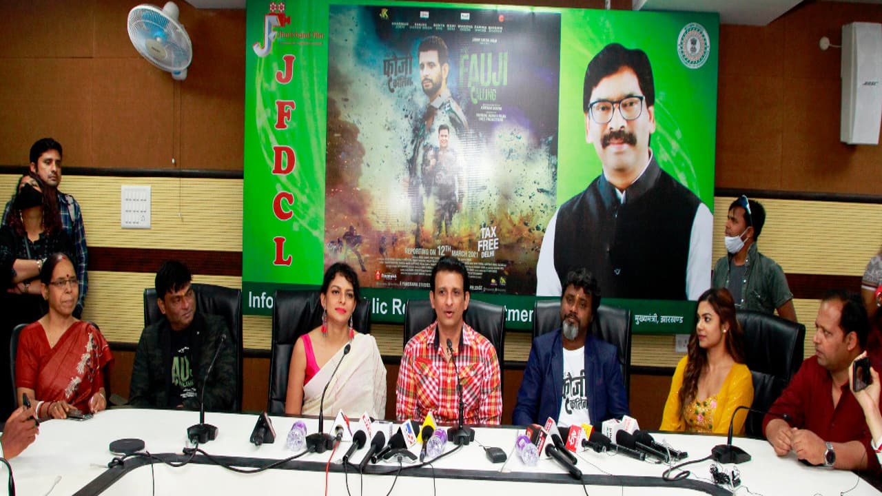 फिल्म 'फौजी कॉलिंग' के प्रमोशन पर झारखंड पहुंचे बॉलीवुड एक्टर शरमन जोशी, डायरेक्टर बोले- राज्य में शूटिंग के लिए है शानदार लोकेशन