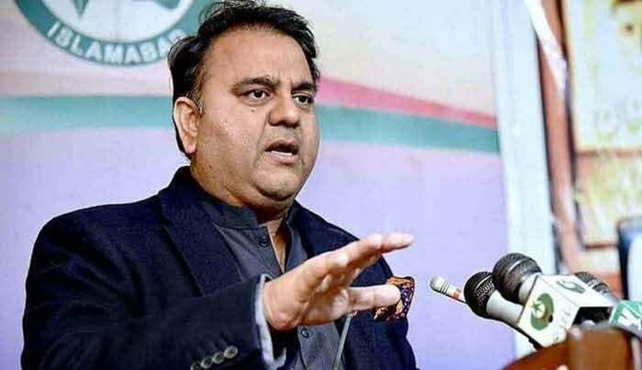 गार्लिक' को अदरक बताने वाले पाक के मंत्री ने खोली इमरान के झूठ की पोल, बोले- सेना से चलती है सरकार