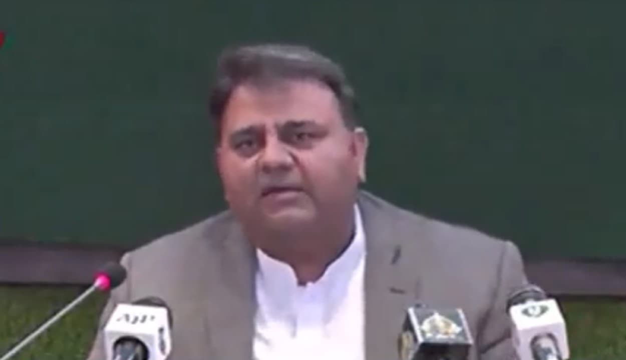 Pakistan News: इमरान खान को जोर का झटका, करीबी नेता फवाद चौधरी गिरफ्तार, PTI प्रमुख भी होंने गिरफ्तार!