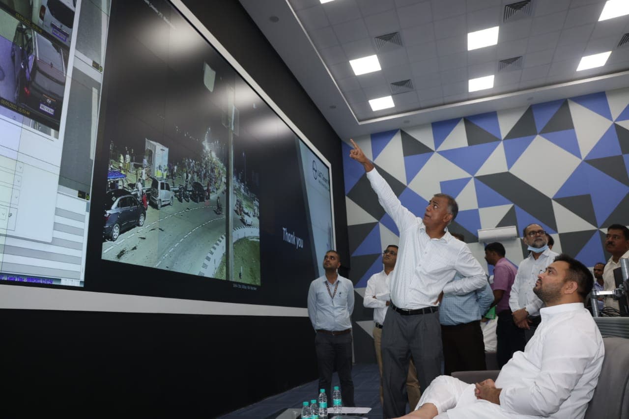 एक्शन में तेजस्वी यादव, पहुंचे इंटीग्रेटेड कमांड एंड कंट्रोल सेंटर, लिया स्मार्ट सिटी प्रोजेक्ट का जायजा