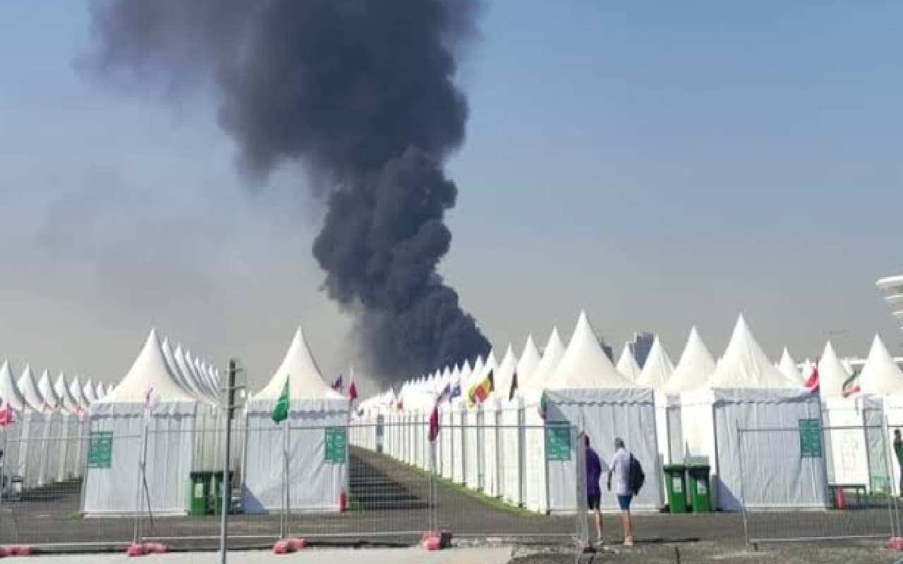 Fifa World Cup 2022: फीफा वर्ल्ड कप मुकाबले से पहले कतर में भीषण आग, आसमान में छाया धुंआ