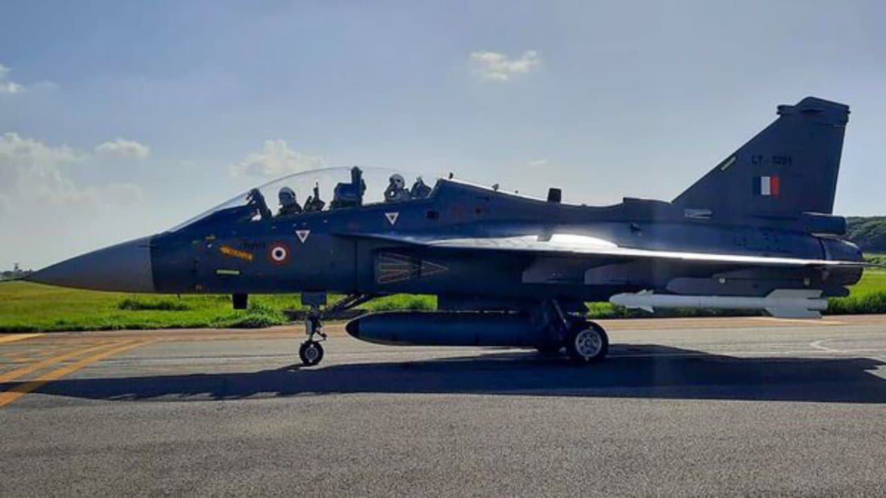 Tejas: दुश्मनों को आसानी से टारगेट बनाएगा भारत, एचएएल को दिया गया 97 तेजस लड़ाकू विमान का ठेका
