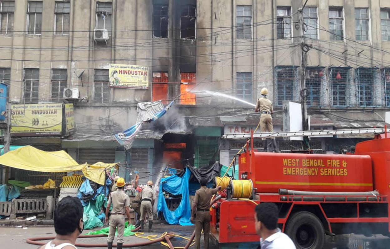 Bengal News: दक्षिण 24 परगना के टायर फैक्टरी में लगी आग, छह घंटे बाद बुझी