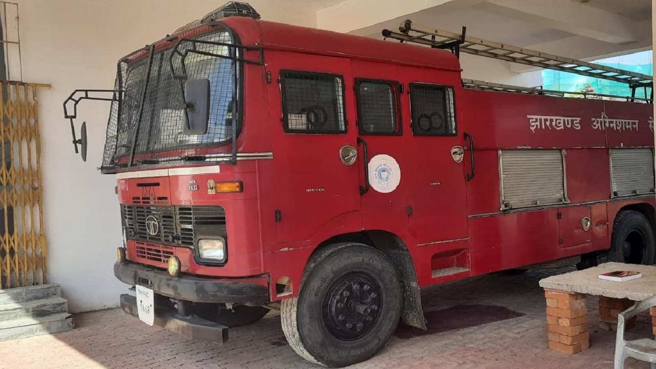 Jharkhand News: गर्मी के मौसम में बढ़ जाती हैं अगलगी की घटनाएं, इससे निबटने को तैयार है अग्निशमन विभाग ! Jharkhand News: गर्मी के मौसम में बढ़ जाती हैं अगलगी की घटनाएं, इससे निबटने को तैयार है अग्निशमन विभाग !