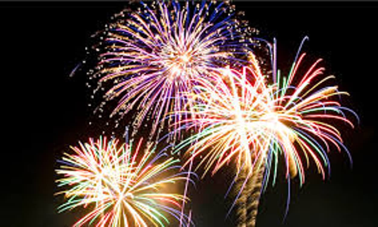 New Year/ Christmas 2021 Celebration Guidelines : यहां पटाखे जलाने पर 1 लाख रुपये तक का जुर्माना, जानें क्रिसमस और नए साल की गाइडलाइंस क्या है…