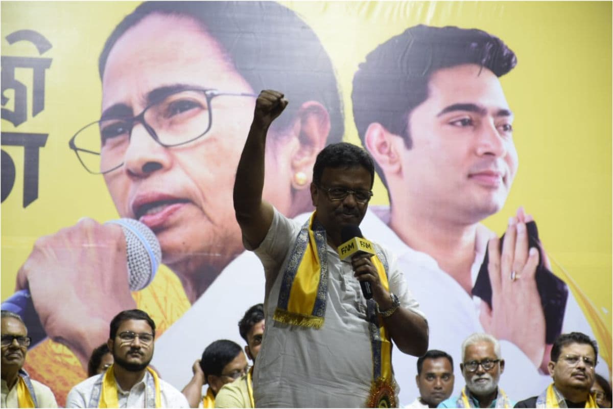 कह रही बंगाल की जनता, प्रधानमंत्री पद पर विराजें ममता : फिरहाद हकीम कह रही बंगाल की जनता, प्रधानमंत्री पद पर विराजें ममता : फिरहाद हकीम