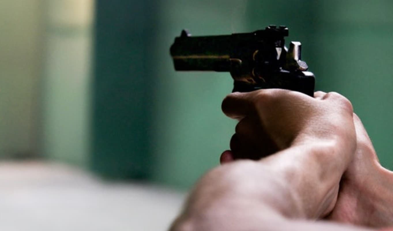 Bihar Crime News :सिवान में दिनदहाड़े कार पर फायरिंग, प्रोफेसर को लगी गोली