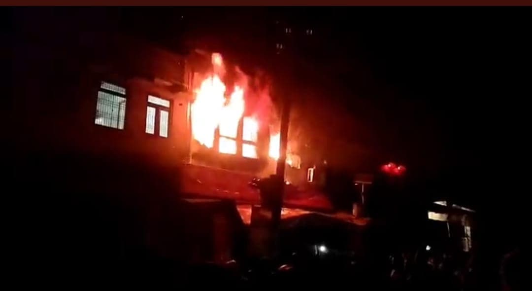 Firozabad Fire News: फिरोजाबाद में शॉर्ट सर्किट से लगी भीषण आग, घर में जिंदा जले एक ही परिवार के 6 लोग