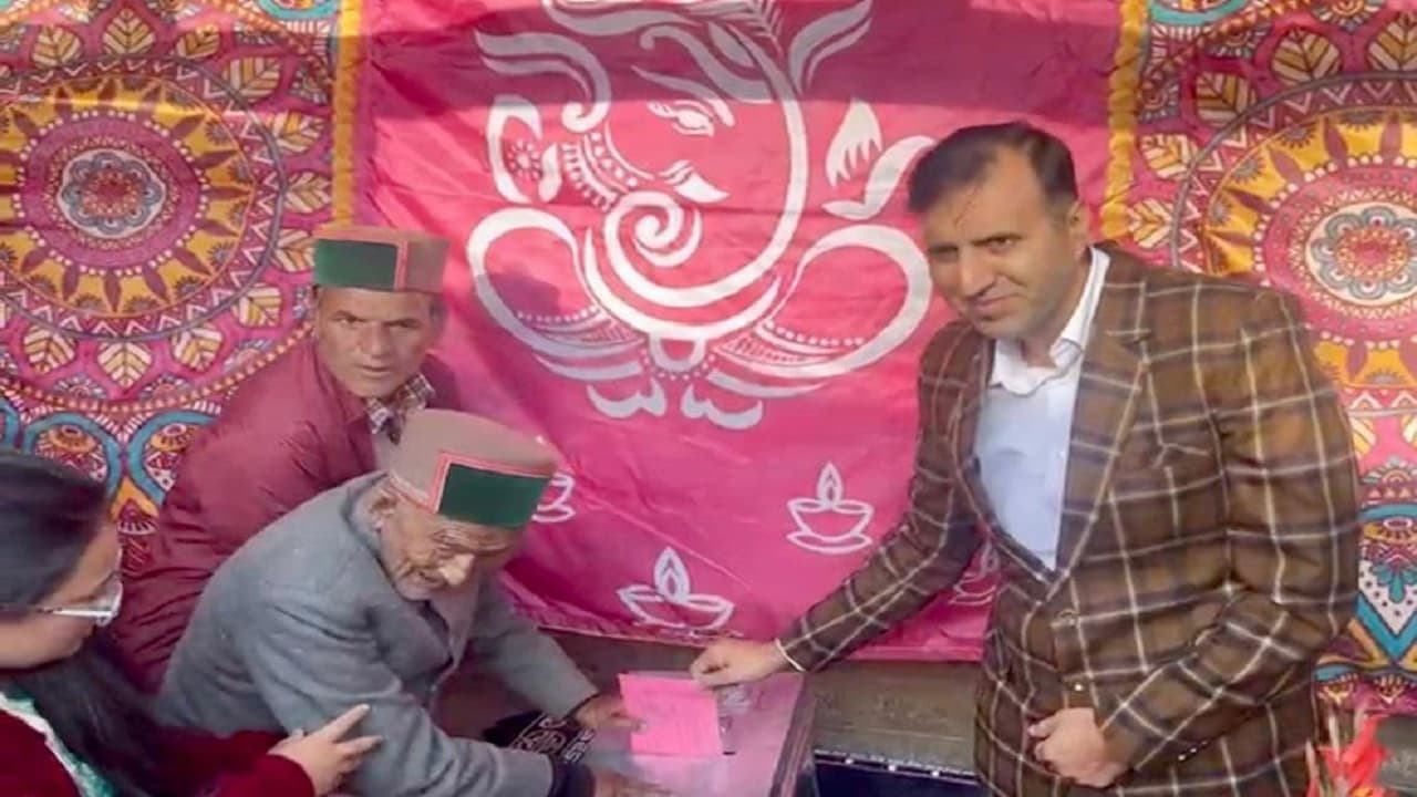 Himachal Election:देश के पहले मतदाता श्याम सरन नेगी ने घर से किया अपने मत का प्रयोग, जानिए कैसे हुआ मतदान