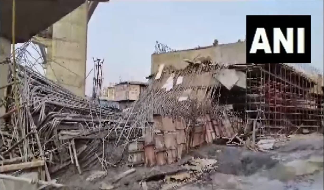 हैदराबाद में फ्लाईओवर का स्लैब टूटकर गिरा, 8 लोग घायल