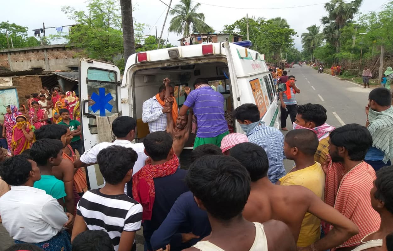 फूड प्वाइजनिंग से एक ही परिवार के 3 लोग बेहोश, ग्रामीणों ने पहुंचाया अस्पताल