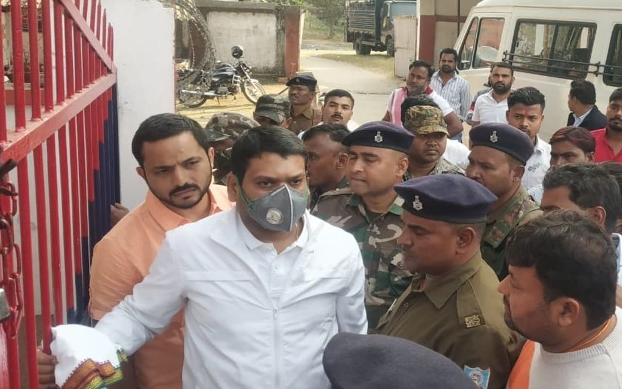 झारखंड : नीरज हत्याकांड के आरोपी पूर्व विधायक संजीव सिंह को नहीं मिली अंतरिम जमानत, 6 साल से जेल में हैं बंद