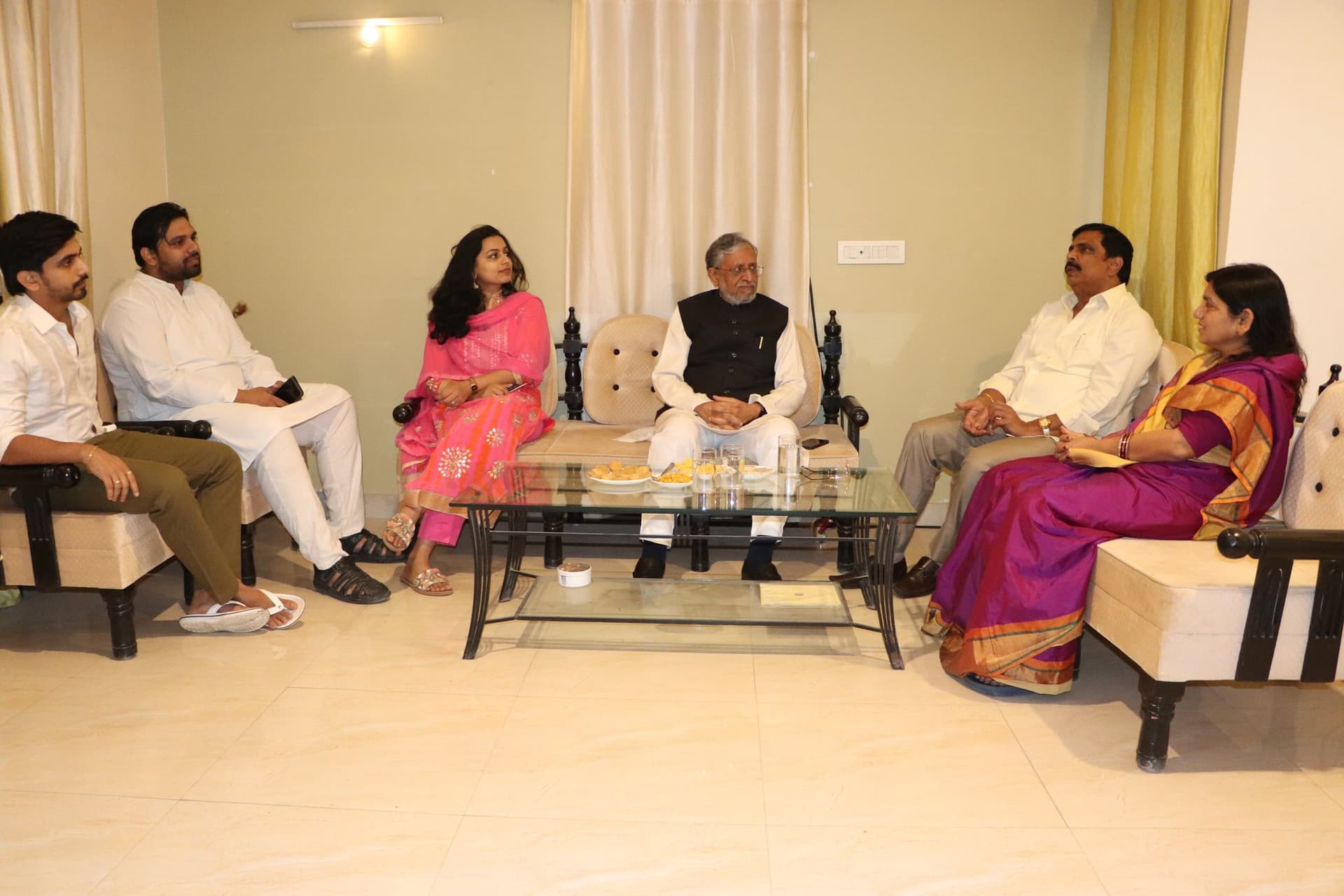 आनंद मोहन के घर पहुंचे भाजपा नेता सुशील मोदी, परिवार से की मुलाकात, शेयर की तस्वीरें