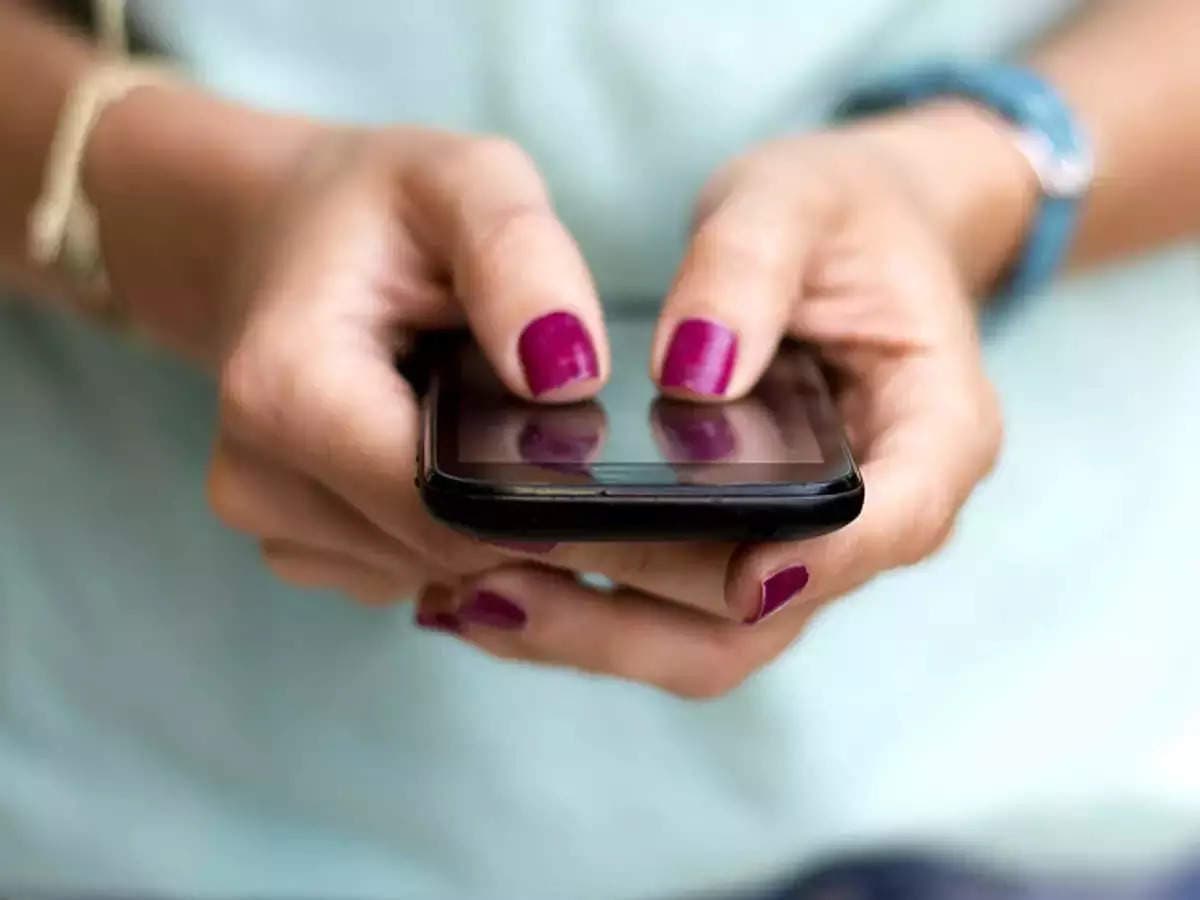 Free Smartphone : सरकार दे रही है महिलाओं को मुफ्त स्मार्टफोन साथ में फ्री इंटरनेट, जानें किसे मिलेगा फायदा