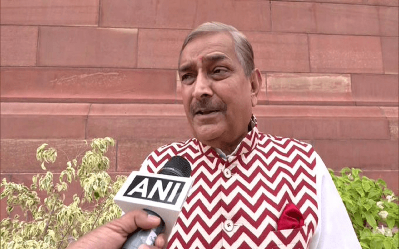 'पीएम मोदी जब गुजरात के सीएम थे तब विधानसभा नहीं चल सकी, अब संसद नहीं चल रही', गुजरात मॉडल पर कांग्रेस का तंज