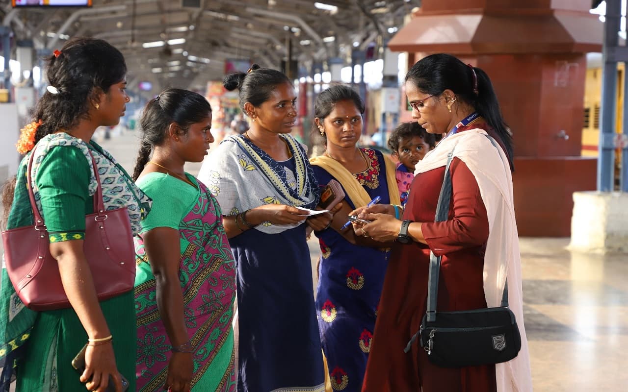 मिलिए 1 करोड़ों रुपये से ज्यादा जुर्माना वसूलने वाली रोजलिन अरोकिया मैरी से, जिसकी प्रशंसा रेल मंत्रालय ने की