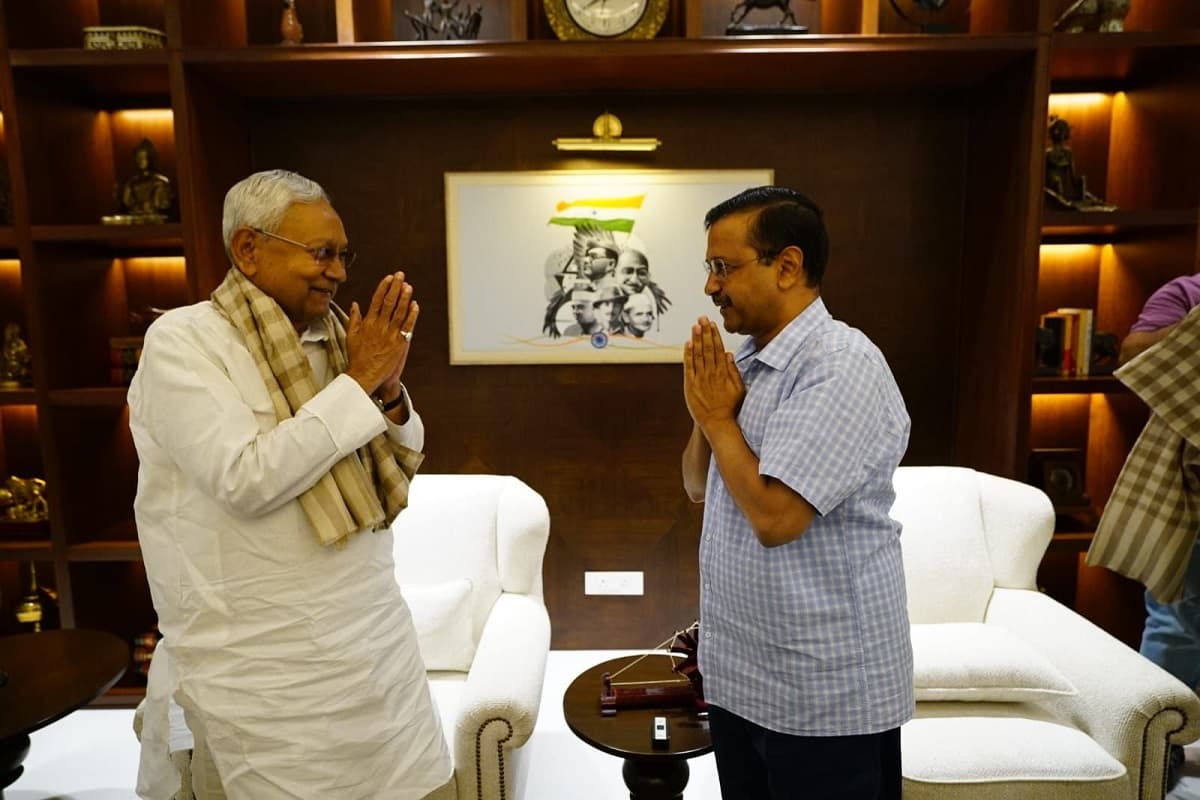 अरविंद केजरीवाल से मिले नीतीश कुमार, बोले दिल्ली के सीएम- हम विपक्ष को जोड़ने की इस पहल के साथ हैं