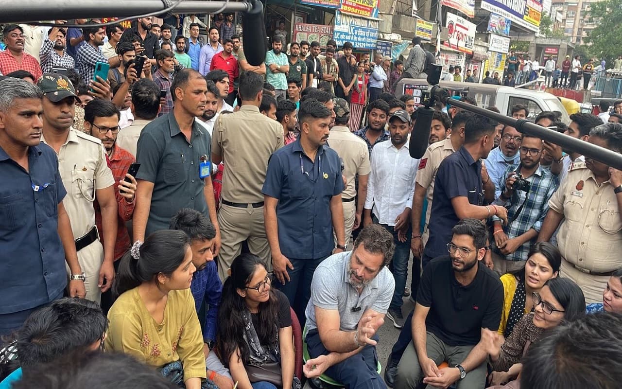 Video: राहुल गांधी ने दिल्ली के मुखर्जी नगर में UPSC और SSC की तैयारी कर रहे छात्रों से मुलाकात की