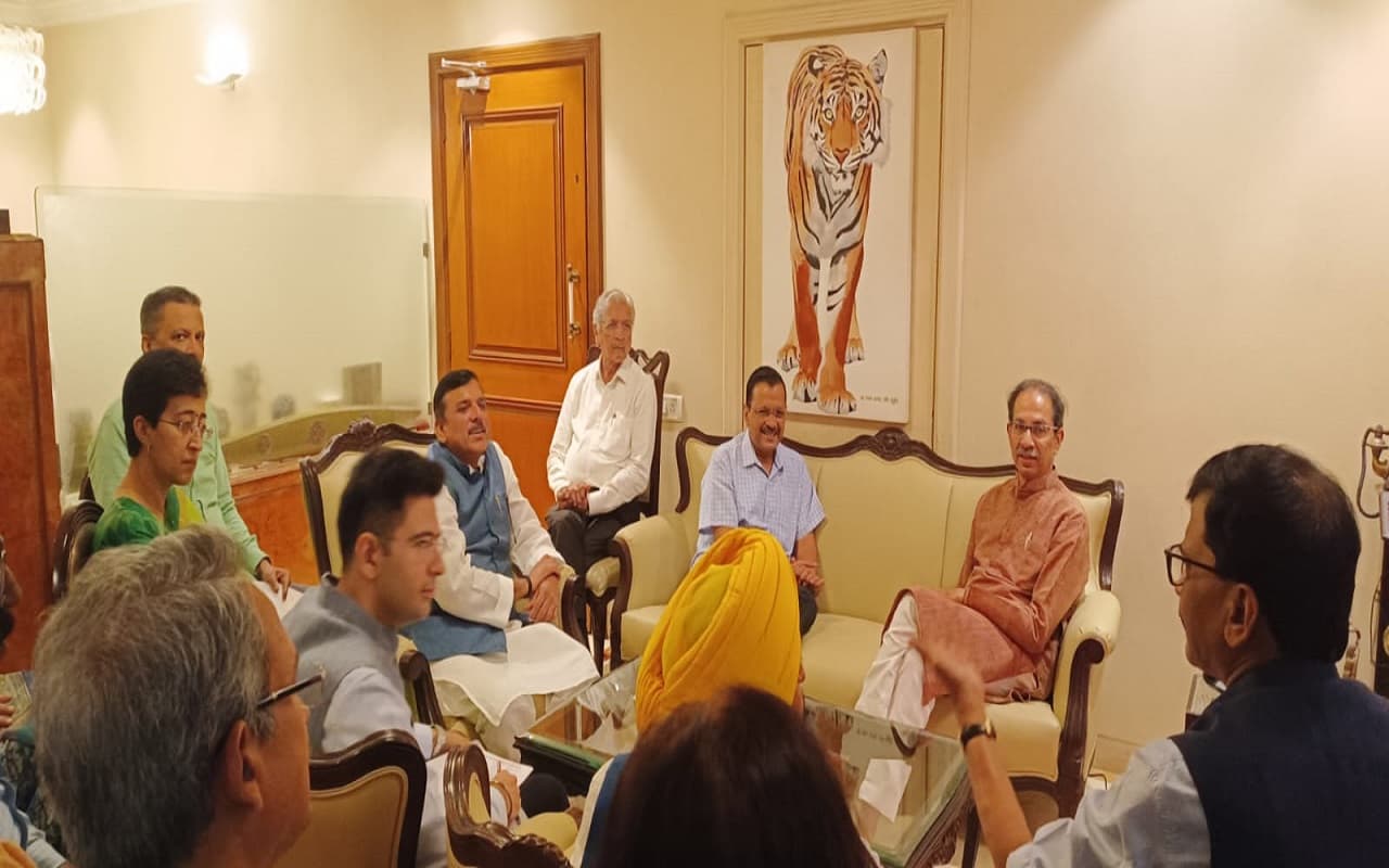 अध्यादेश के खिलाफ आर-पार की जंग: उद्धव से मिले केजरीवाल, पवार से भी करेंगे मुलाकात