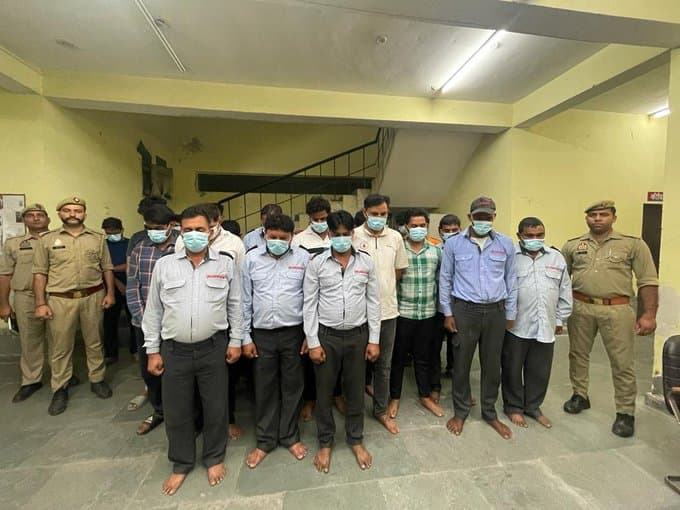 नोएडा हॉस्टल में एमबीबीएस छात्रों और सिक्योरिटी गार्ड के बीच झड़प में 22 घायल, 33 हिरासत में लिए नोएडा हॉस्टल में एमबीबीएस छात्रों और सिक्योरिटी गार्ड के बीच झड़प में 22 घायल, 33 हिरासत में लिए