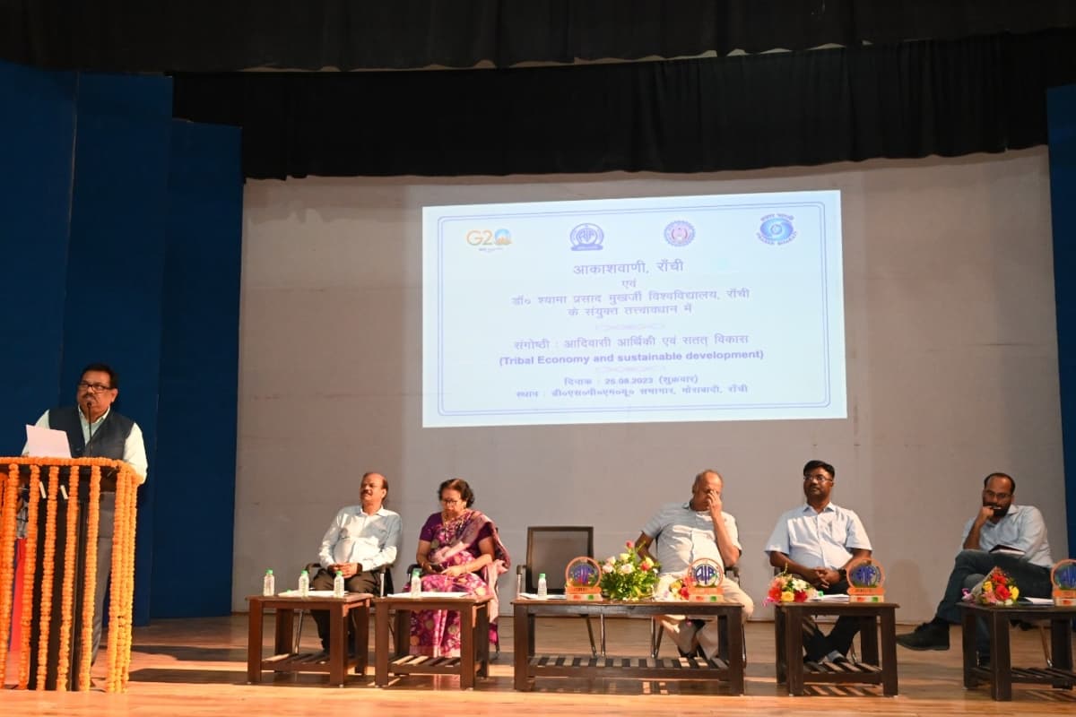 झारखंड: आदिवासी आर्थिकी एवं सतत विकास पर संगोष्ठी में क्या बोले डीएसपीएमयू के वीसी डॉ तपन कुमार शांडिल्य?