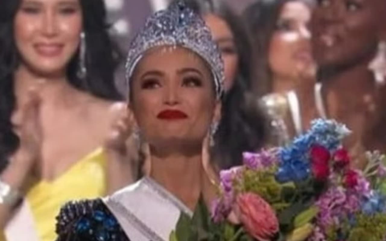 Entertainment News: आर बॉनी ग्रेब्रिएल के सिर सजा मिस यूनिवर्स का ताज, Selfiee को मोशन पोस्ट रिलीज