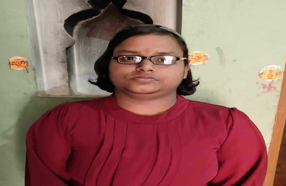 यूपी बोर्ड रिजल्ट 2023: गोरखपुर की वंशिका इंटर की जिला टॉपर, बोलीं- डॉक्टर बनकर करूंगी लोगों की सेवा