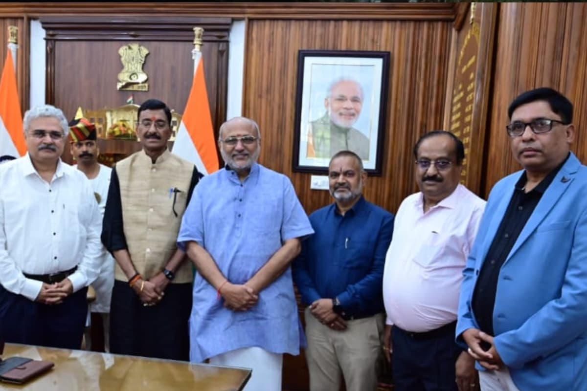 झारखंड के राज्यपाल सीपी राधाकृष्णन को श्री कृष्ण जन्माष्टमी व अमृत दही हांडी प्रतियोगिता का आमंत्रण