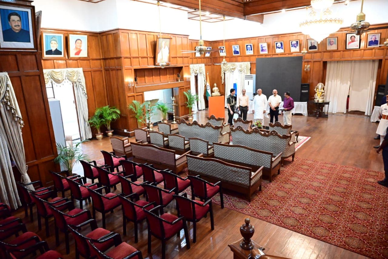 Mann Ki Baat 100th episode: मन की बात के 100वें एपिसोड को सुनने राजभवन में जुटेंगी 100 से अधिक हस्तियां