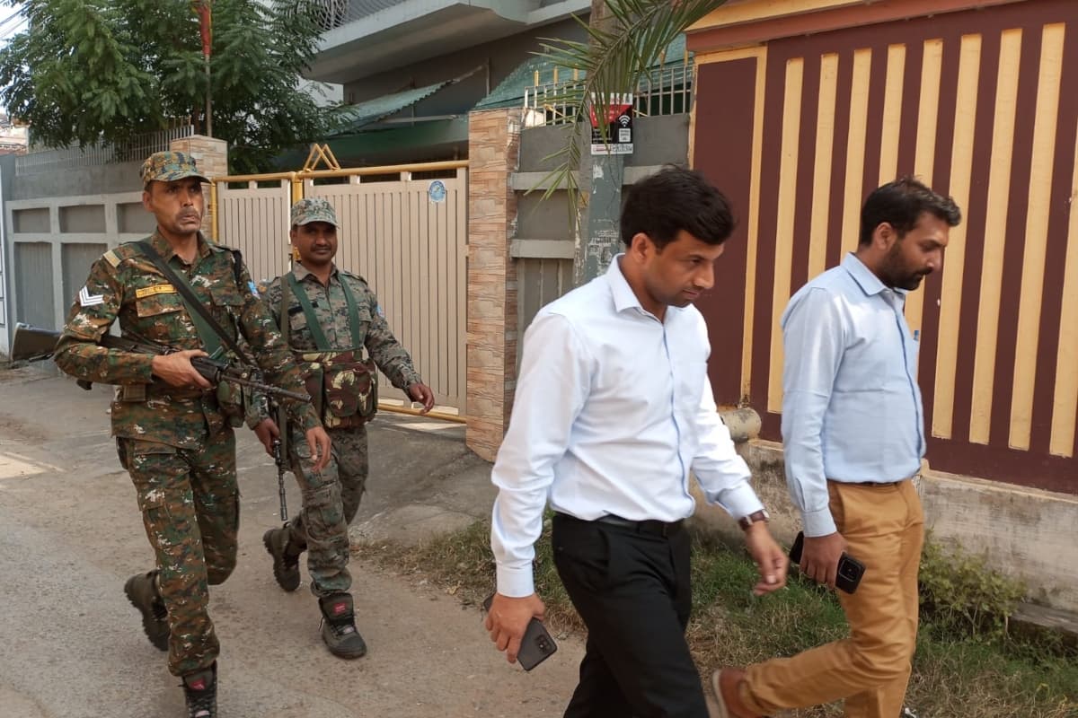 झारखंड: कोयला कारोबारी अभय सिंह के आवास व प्रतिष्ठानों पर रेड, जीएसटी जांच के लिए टीम ने खंगालीं फाइलें