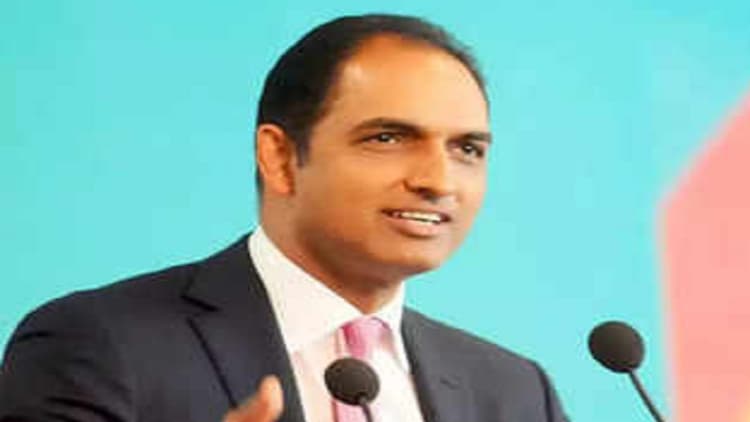 Adani को मुंबई एयरपोर्ट बेचने के लिए नहीं था कोई दबाव, GVK समूह ने कहा