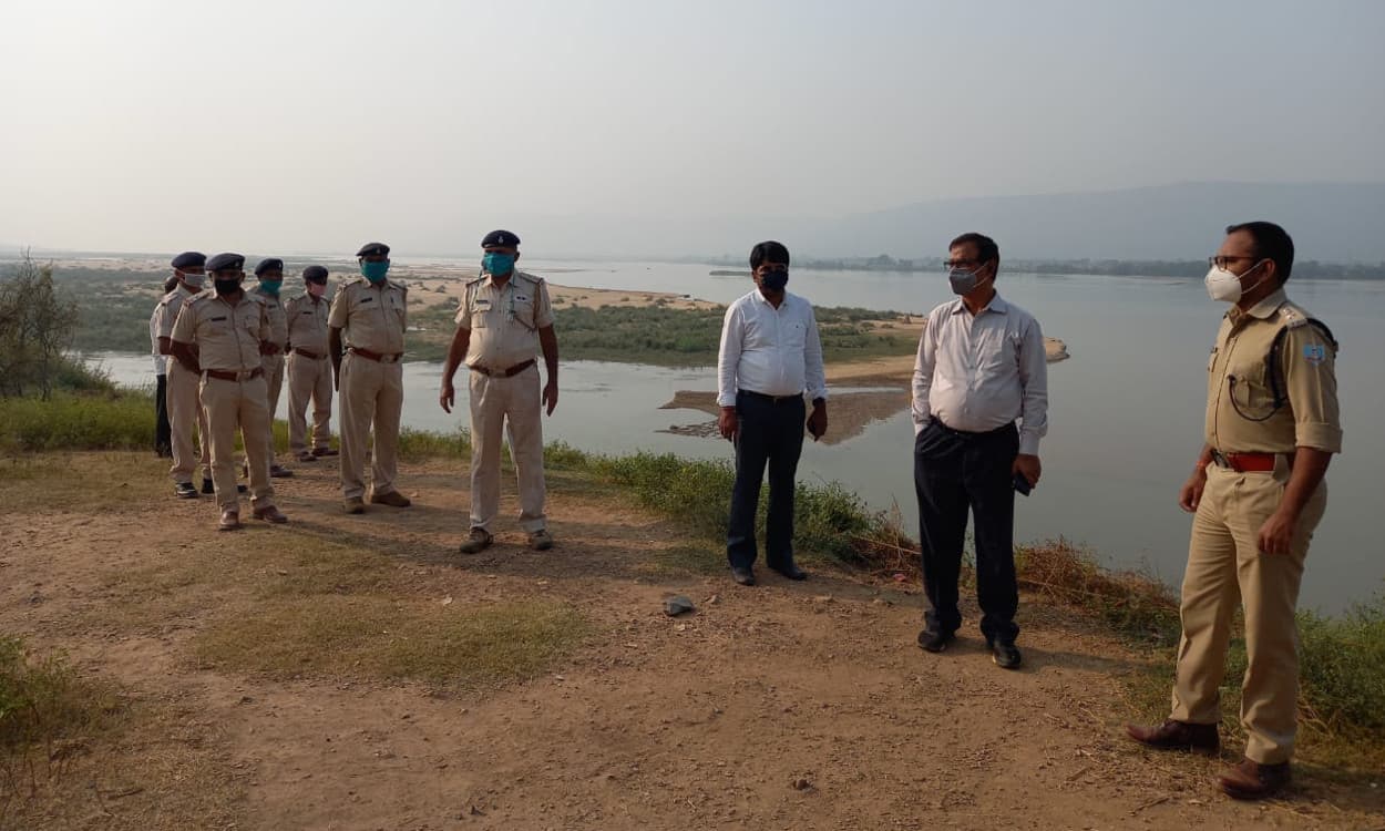 बिहार विधानसभा चुनाव को लेकर बंद रहा सोन नदी नाव घाट, डीसी- एसपी ने किया निरीक्षण