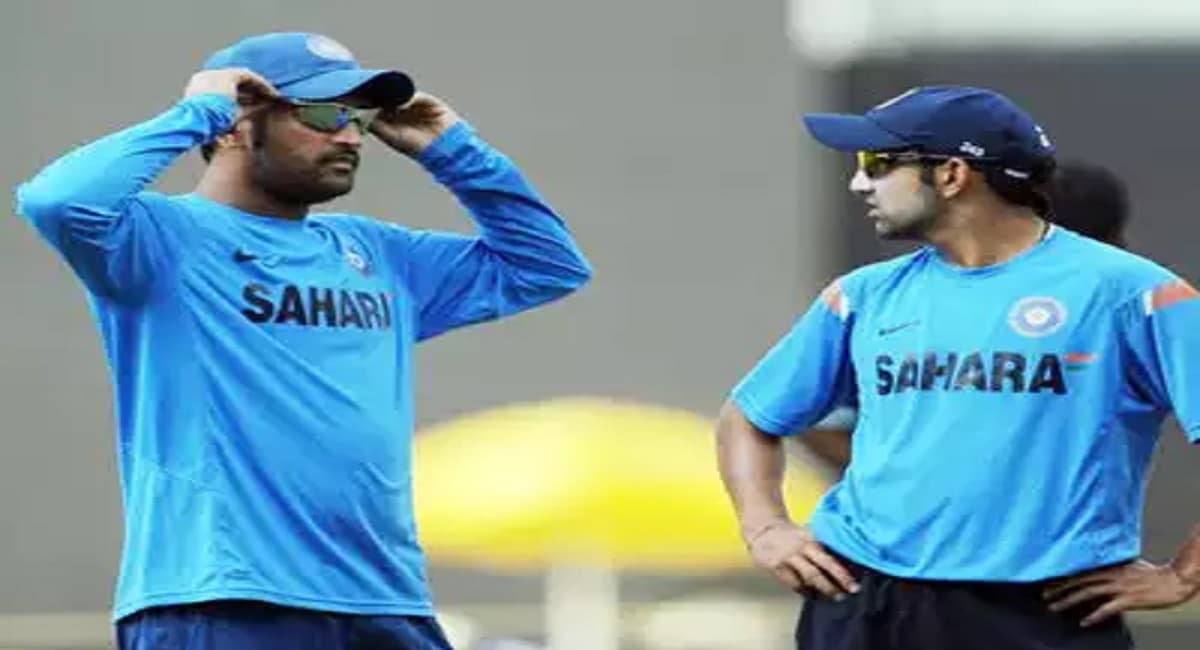 Dhoni vs Gambhir: KKR ने शेयर की धोनी एक फोटो और मच गया बवाल, आपस में भिड़े माही और गौतम गंभीर के फैंस