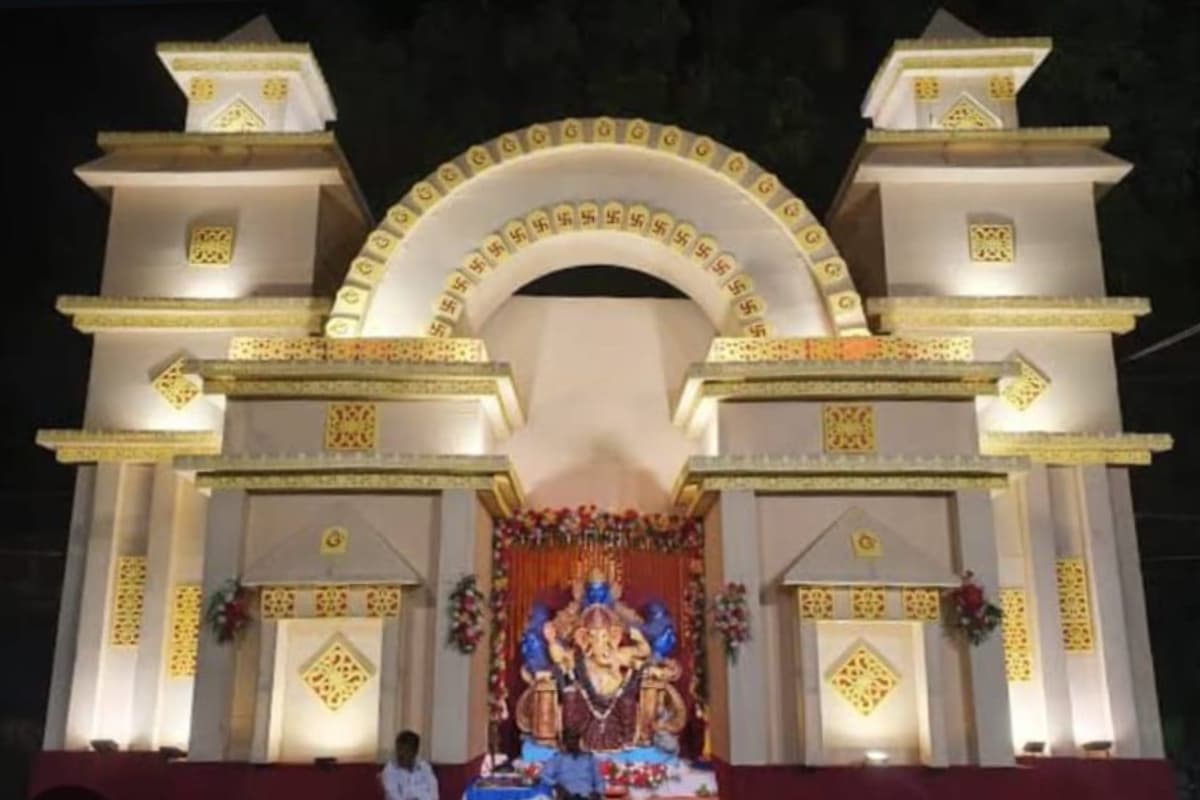 Ganesh Chaturthi: देवघर में गणेश पूजा की तैयारी जोरों पर, जगह-जगह बन रहे पंडाल, मुंबई से मंगाई जाएगी प्रतिमा