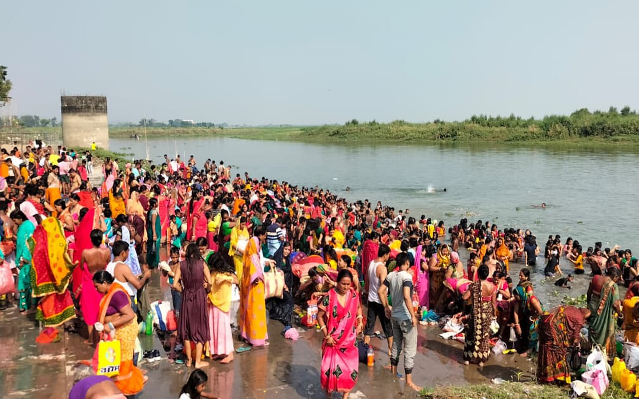 झारखंड : गंगा दशहरा के मौके पर हजारों श्रद्धालुओं ने की पूजा-अर्चना, जय मां गंगे के लगाये जयकारे