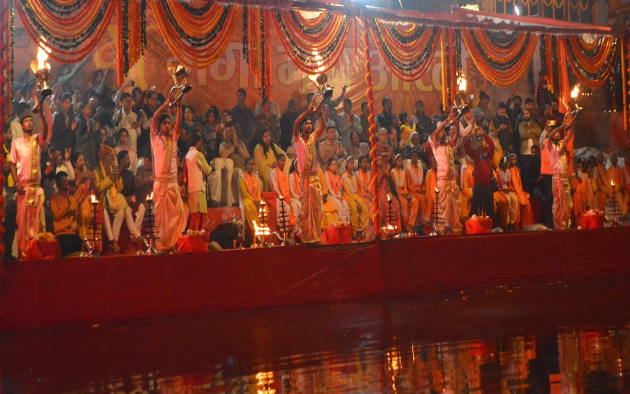 झारखंड स्थापना दिवस की पूर्व संध्या पर हजारीबाग में गंगा महाआरती से भक्तिमय हुआ क्षेत्र, देखें Pics