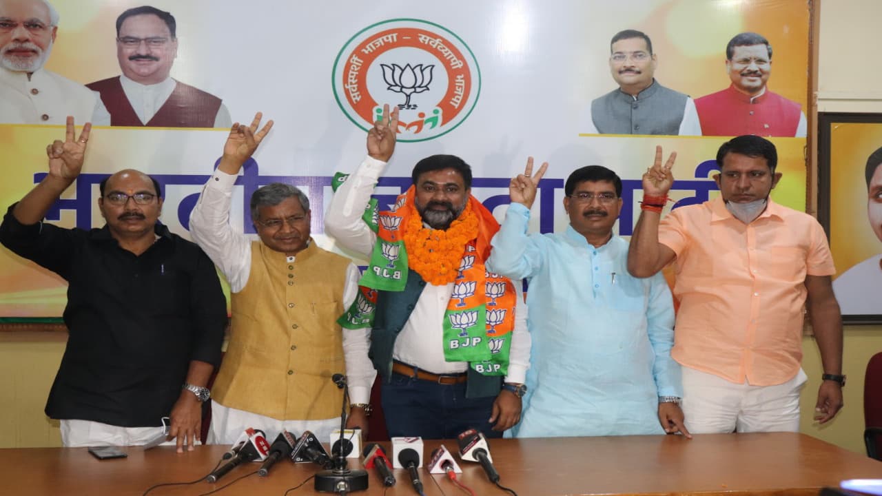 Madhupur By election 2021 : आजसू के गंगा नारायण अब भाजपा के हुए, JMM को टक्कर देने की हो रही तैयार