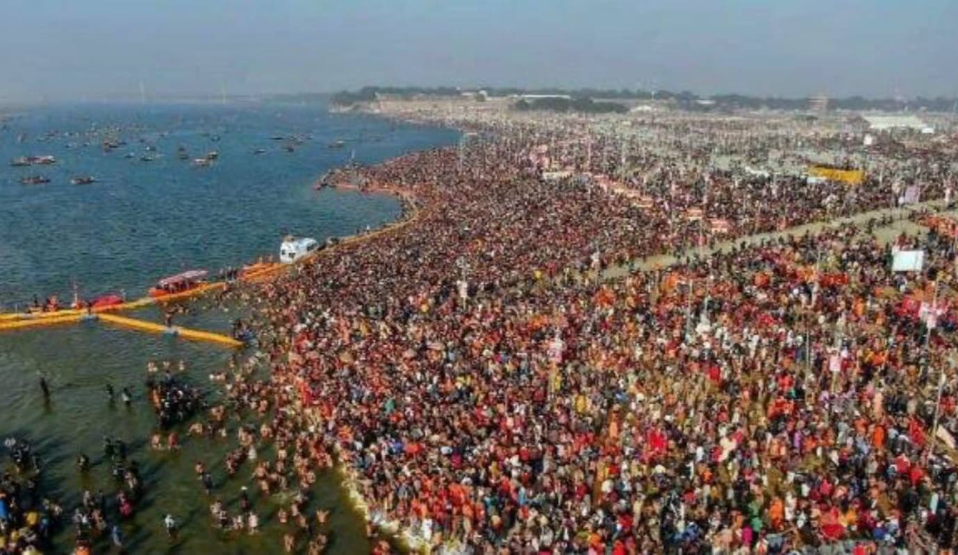 गोरखनाथ मंदिर परिसर में सज गया खिचड़ी मेला, मकर संक्रांति से होगी औपचारिक शुरूआत
