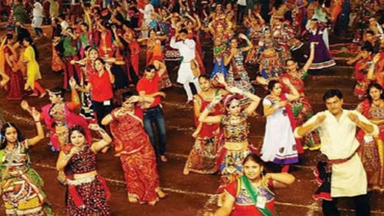 बड़ा हादसा : गरबा करते-करते युवक ने तोड़ा दम, खबर सुनकर सदमे में पिता की भी हो गई मौत