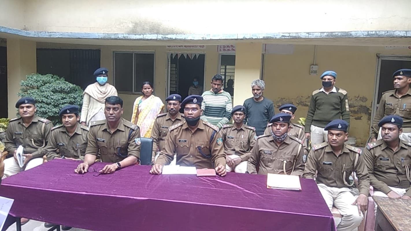 मुआवजे का पैसा हड़पने के लिए छोटे भाई को मार डाला, 48 घंटे के अंदर पुलिस ने किया खुलासा, तीन गिरफ्तार