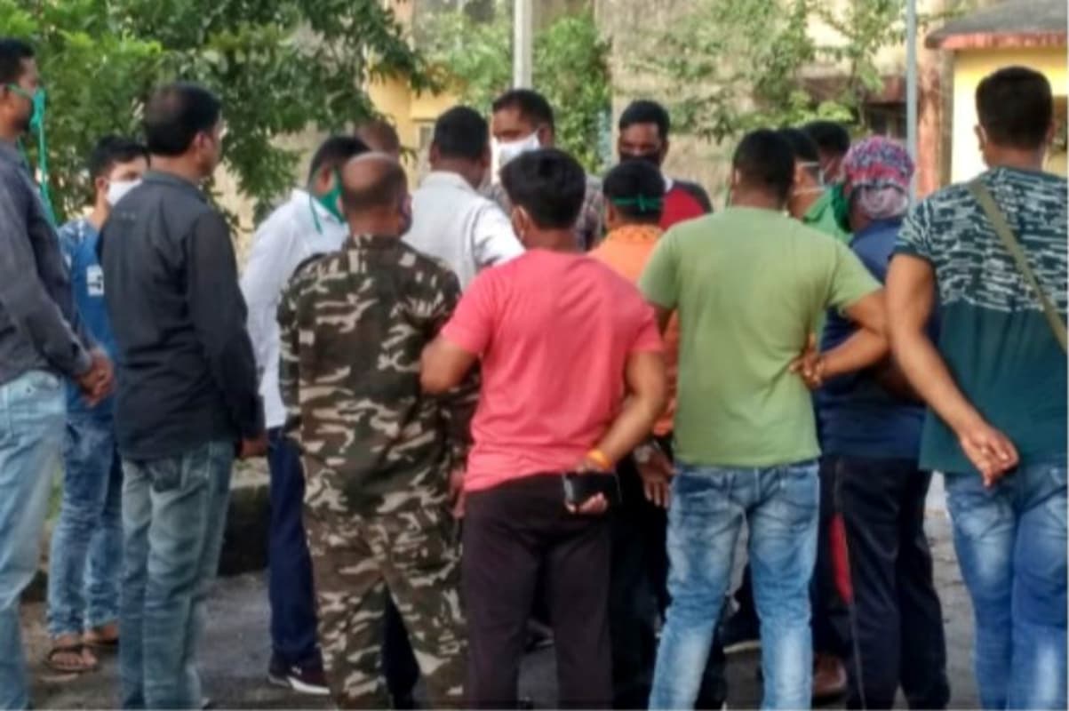 Jharkhand News: गढ़वा थाना में पुलिस वालों के बीच मारपीट मामले में एसपी ने लिया एक्शन