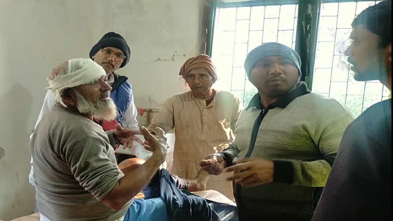 गढ़वा के पशु कारोबारियों से गुमला में लूटपाट कर भाग रहे 10 अपराधी गिरफ्तार, नक्सली वर्दी और हथियार बरामद