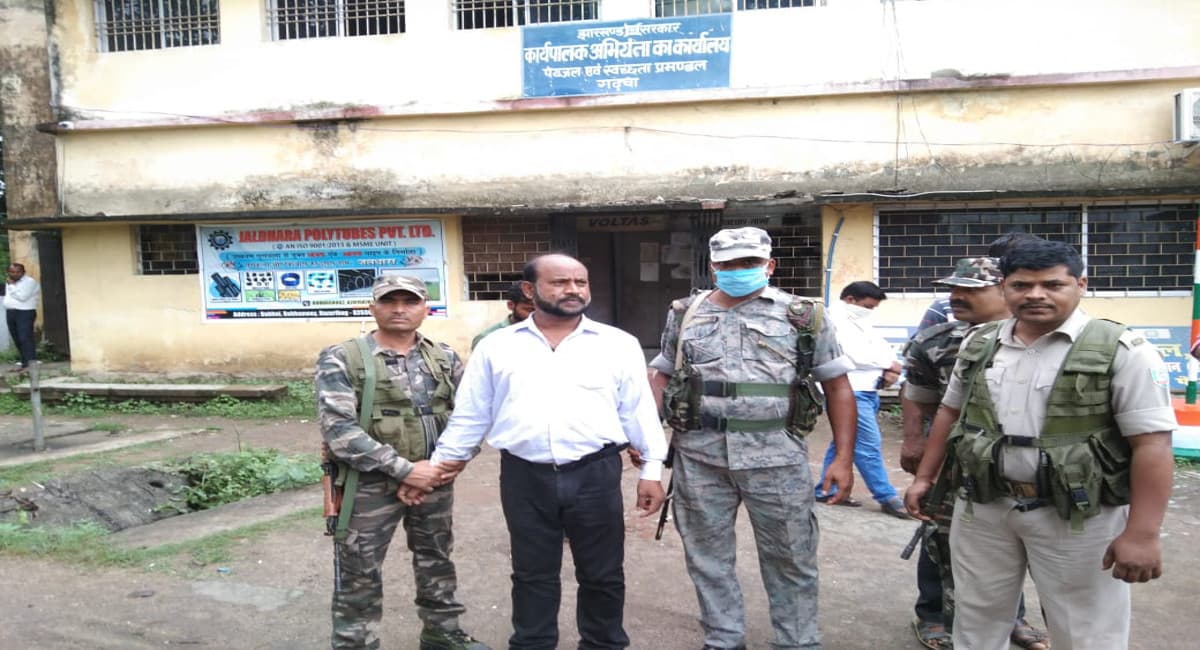 Jharkhand News : गढ़वा PHED विभाग के कैशियर घूस लेते गिरफ्तार, पलामू ACB की टीम ने की कार्रवाई