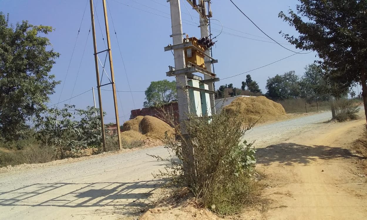 गढ़वा- कांडी निर्माण पथ में 1510 इलेक्ट्रिक पोल बना रोड़ा, जानें हटाने को लेकर क्यों उलझे 2 विभाग